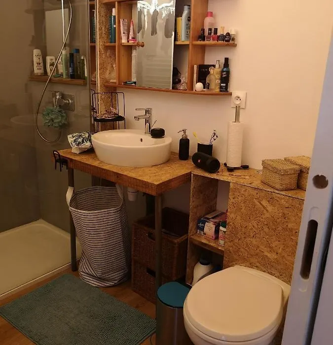 Studio Avec Mezzanine 2/4 Pers A 5 Mn Du Metro-1