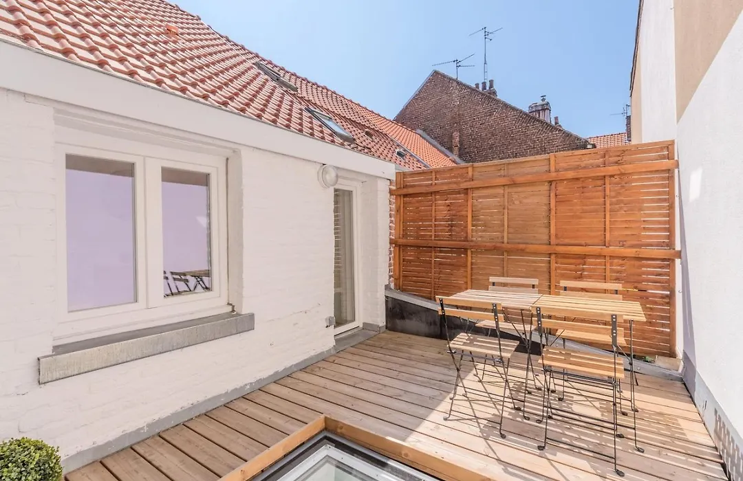 2 Bedroom House W/ Terrace, Near Train Stations & Metro-1